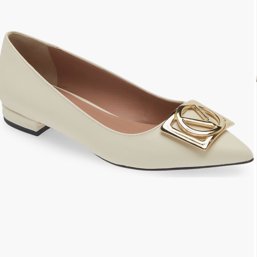 Elegant Cream Pointed Toe Flat with Gold Accent